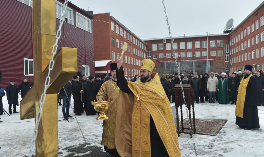 Совершено освящение креста на месте будущего храма-часовни в кампусе ПГНИУ