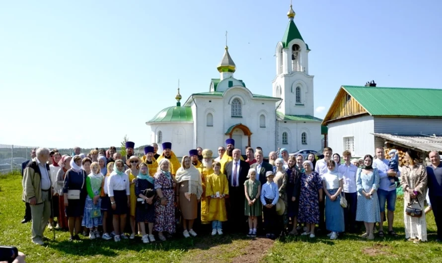 В деревне Ерши освящена надкладезная часовня