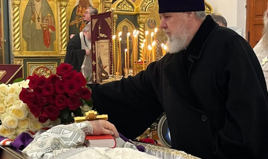 Глава Пермской митрополии почтил память новопреставленного епископа Иринарха (Грезина)