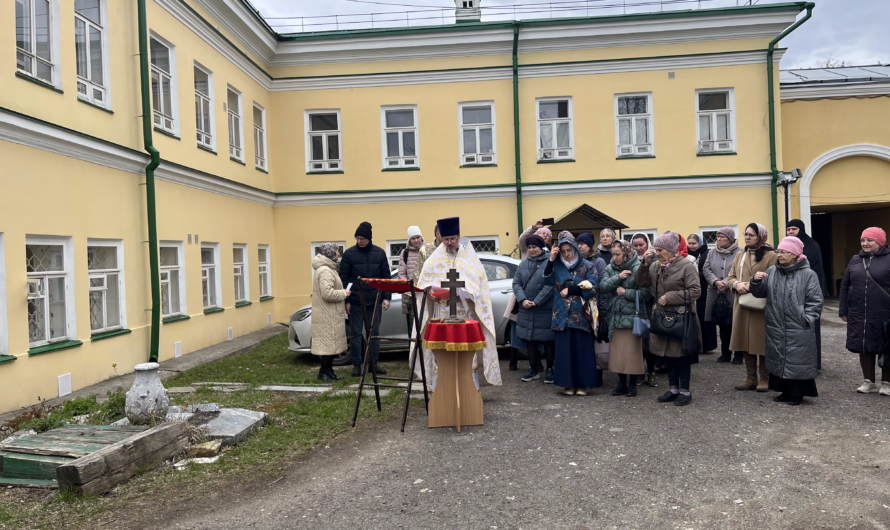 Лития о погребенных на Архиерейском кладбище