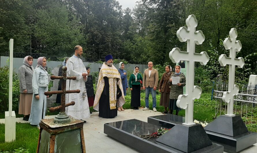 Совершена лития по приснопамятным фрейлине Императрицы Александры Феодоровны графини Анастасии Васильевны Гендриковой и гоф-лектриссе Екатерине Адольфовне Шнейдер