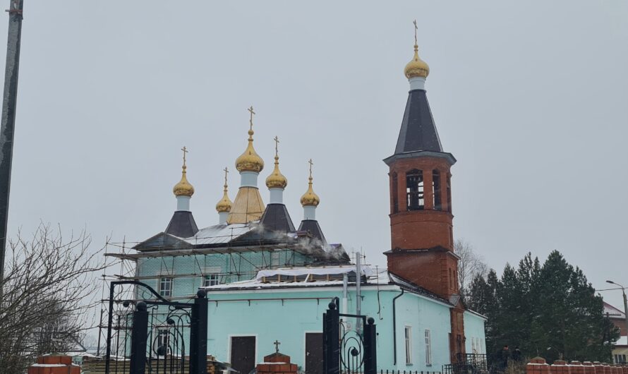 Храм в селе Усть-Качка увенчан главками с куполами