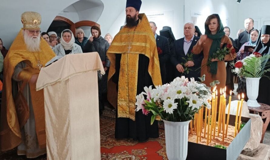 В Кунгуре открыта и освящена семейная крипта благотворителей Губкиных