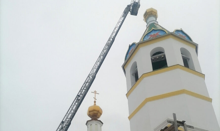 Храм в селе Филипповка увенчан куполом и украшен новыми колоколами