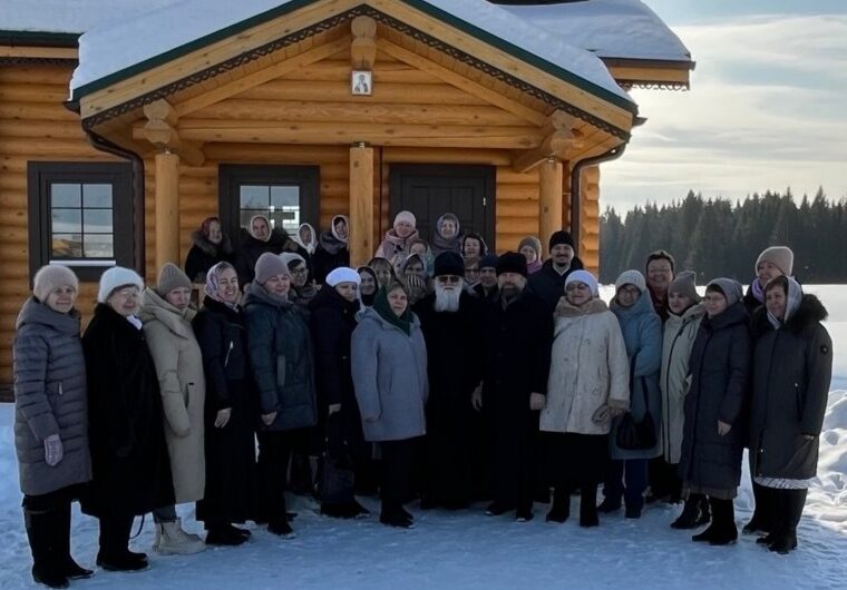 Первый молебен в храме деревни Савлек