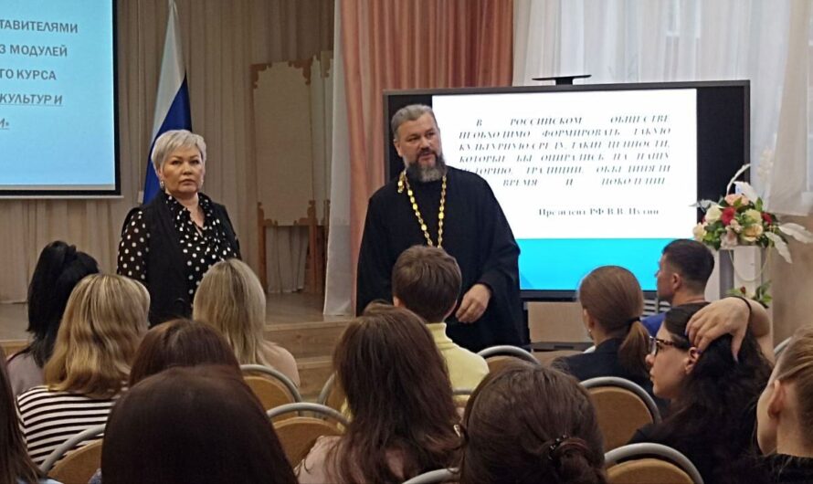 Священнослужитель принял участие в родительских собраниях по выбору модуля предмета ОРКСЭ