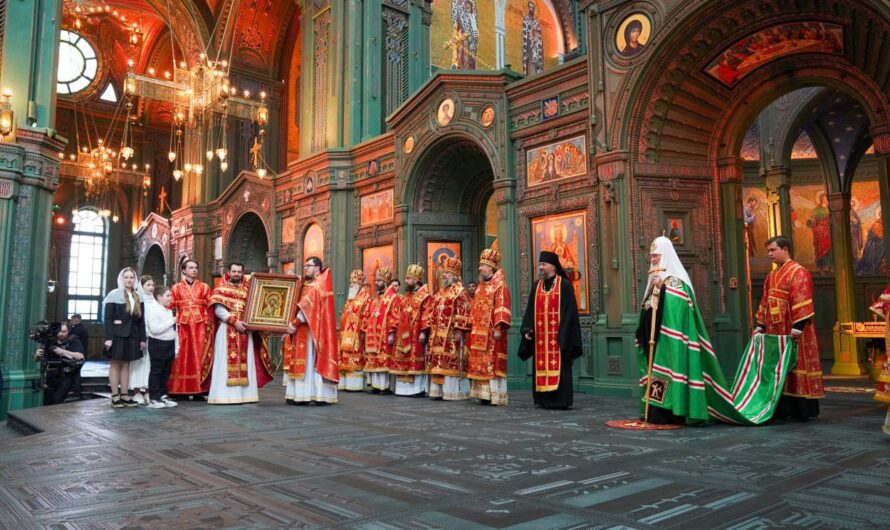 Казанская икона Божией Матери, написанная в Кунгуре, передана главному храму Вооруженных сил Российской Федерации