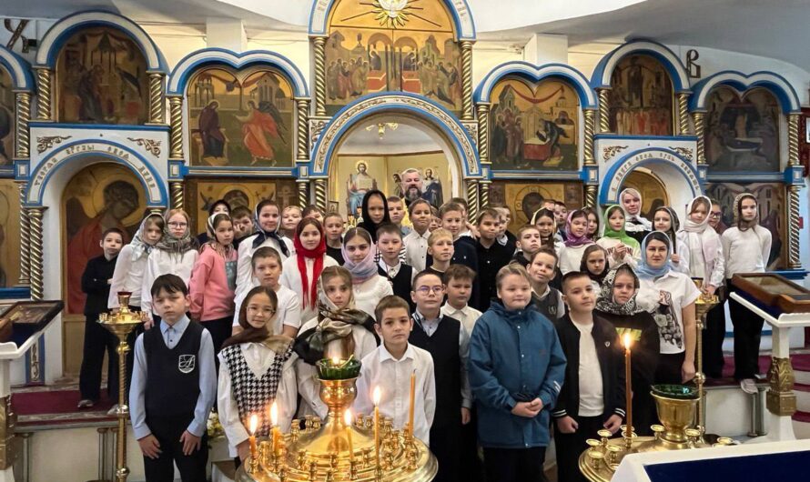 Храм в честь Благовещения Пресвятой Богородицы посетили юные гости