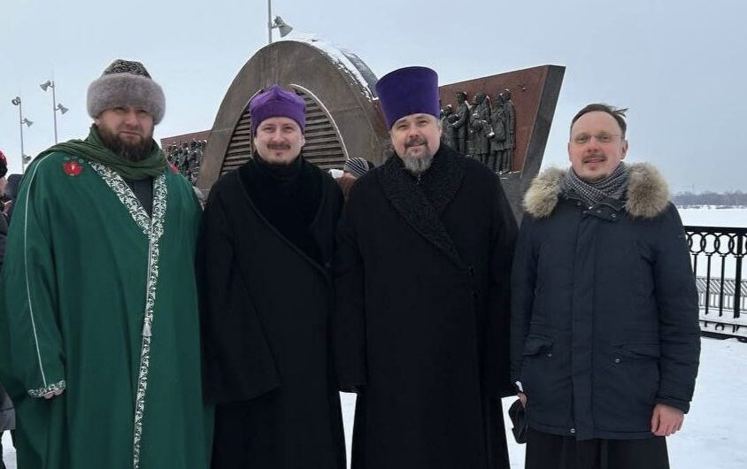 Возложение цветов в день годовщины освобождения блокадного Ленинграда 