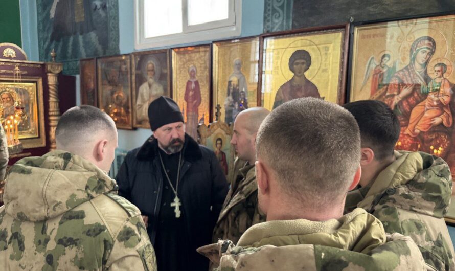 Сотрудники СОБР «Стрелец» Управления Росгвардии по Пермскому краю посетили храм во имя святителя Николая Чудотворца