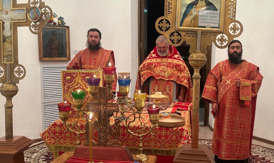 Ночная Божественная литургия в храме-часовне во имя святого благоверного князя Михаила Тверского