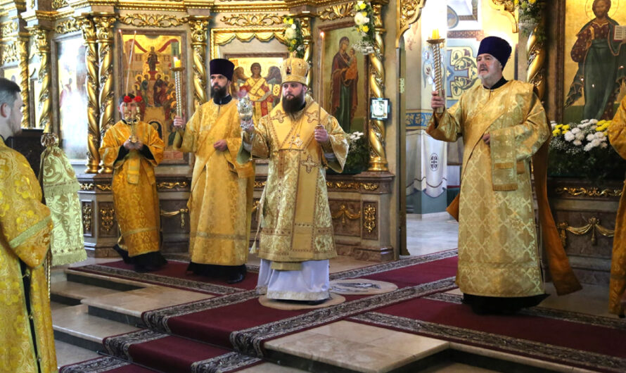 Епископ Пермский и Кунгурский Игнатий совершил Всенощное бдение в Свято-Троицком кафедральном соборе