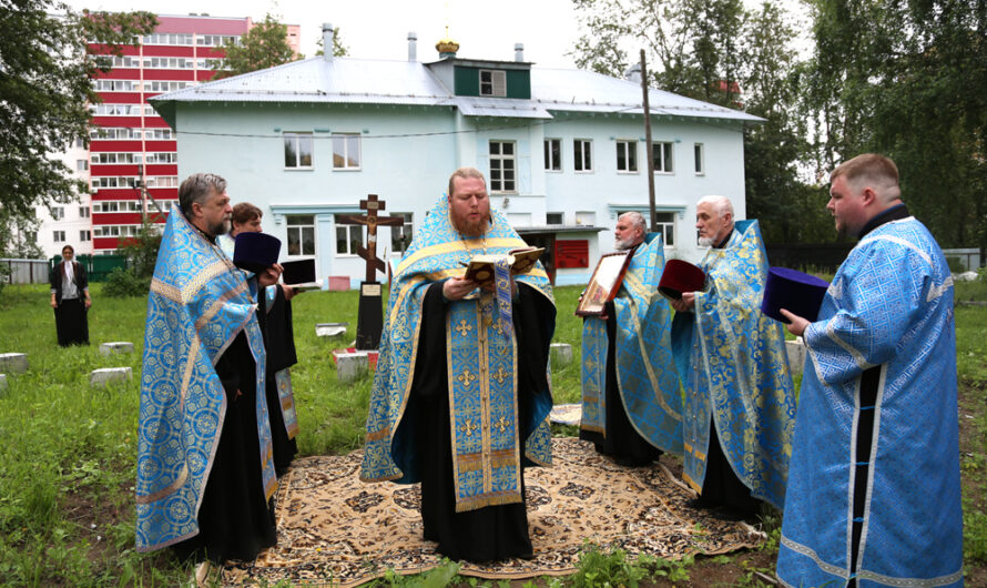 Освящено места под строительство нового здания храма в честь Введения во храм Пресвятой Богородицы