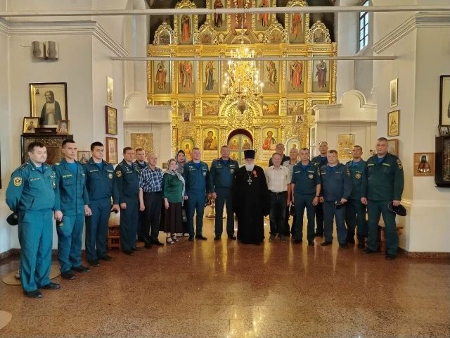 Благочинный Первого Кунгурского округа провел беседу с сотрудниками МЧС