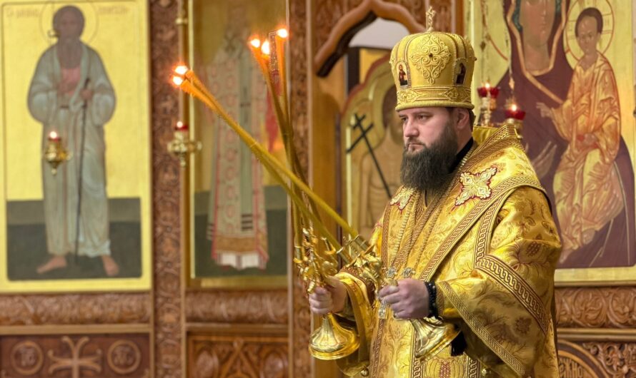 Епископ Игнатий совершил Всенощное бдение в Крестовоздвиженском соборе города Лесосибирска