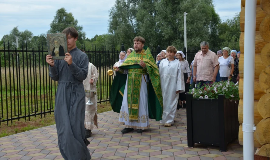 В селе Вассята молитвенно отметили день памяти небесного покровителя храма