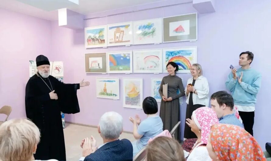 Выставка рисунков воспитанников инклюзивного клуба «Вместе»