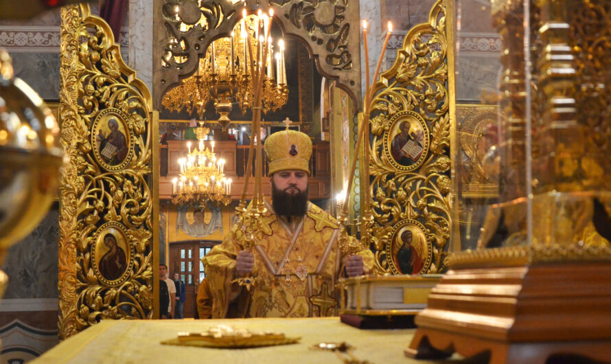 Митрополит Игнатий совершил Всенощное бдение в Свято-Троицком кафедральном соборе города Перми