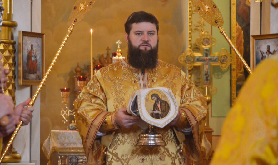 Митрополит Игнатий совершил Божественную литургию в Крестово-Митрофаниевском храме города Перми