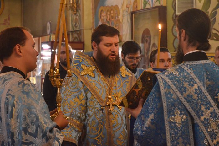 Митрополит Игнатий совершил Всенощное бдение с чином погребения Пресвятой Богородицы