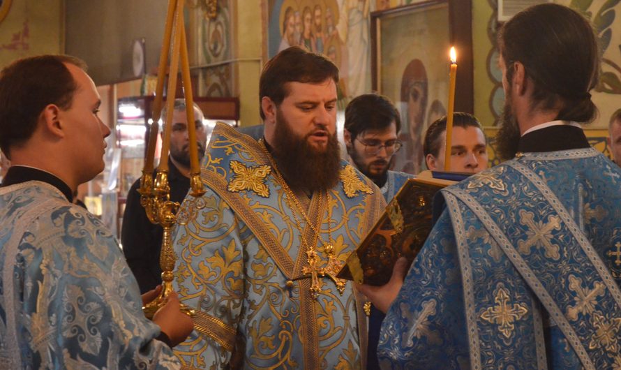 Митрополит Игнатий совершил Всенощное бдение с чином погребения Пресвятой Богородицы