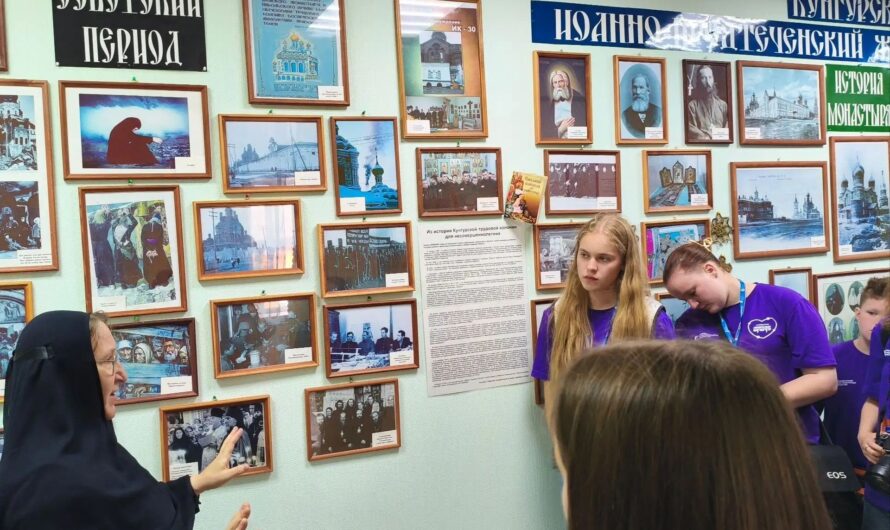 Кунгурский монастырь посетила группа начинающих журналистов и блогеров