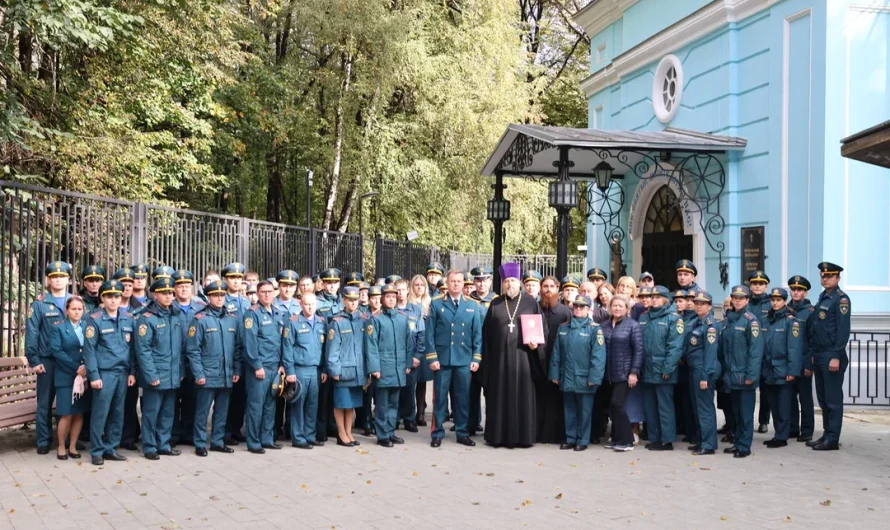 Молебен перед иконой Божией Матери «Неопалимая Купина» в храме во имя Всех Святых