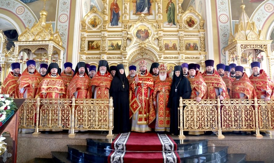 Соборное богослужение в день 10-летия обретения мощей священномучеников иерея Павла Аношкина и диакона Григория Смирнова