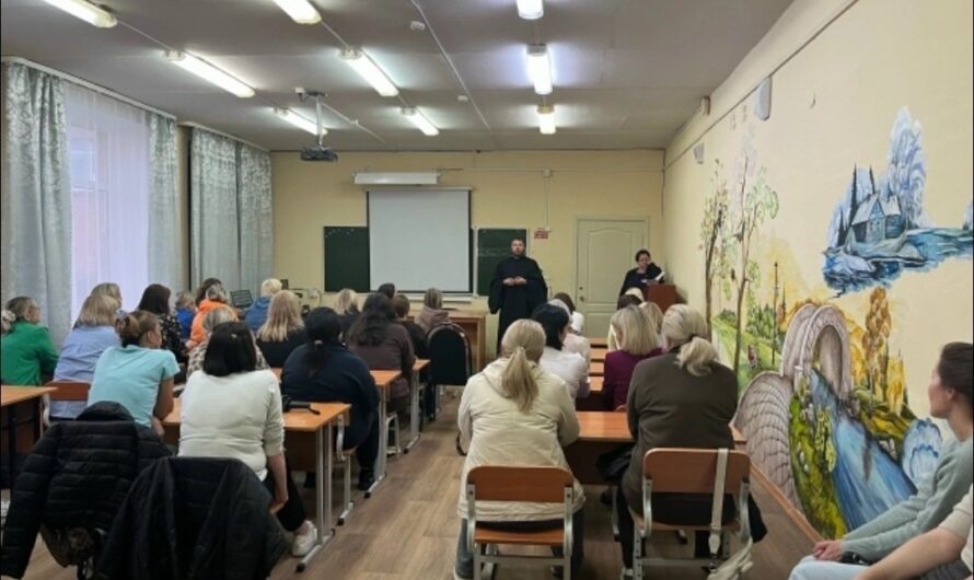Клирик Осинского благочиния провел беседу о семейных ценностях для родителей школьников