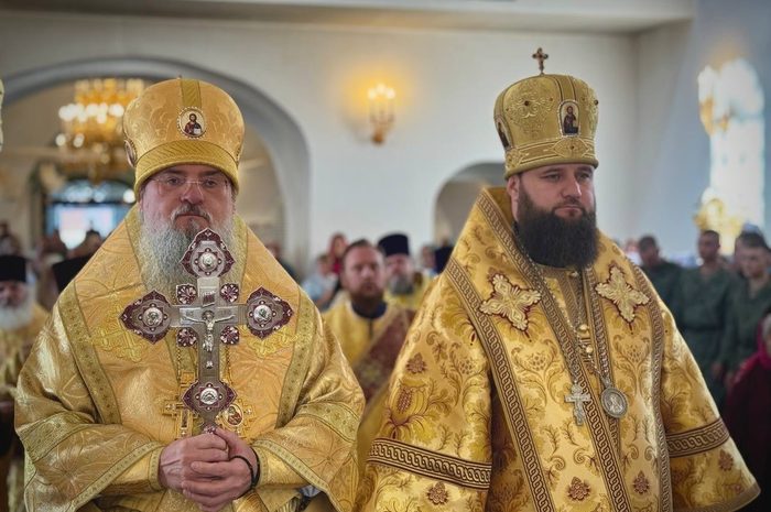 Митрополит Красноярский и Ачинский Никита и митрополит Пермский и Кунгурский Игнатий совершили Божественную литургию в день празднования 15-летия образования Енисейской епархии
