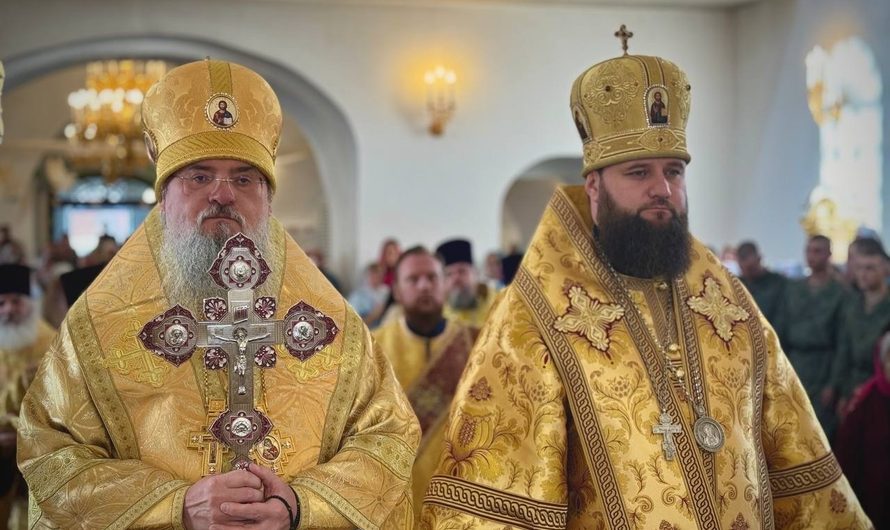 Митрополит Красноярский и Ачинский Никита и митрополит Пермский и Кунгурский Игнатий совершили Божественную литургию в день празднования 15-летия образования Енисейской епархии