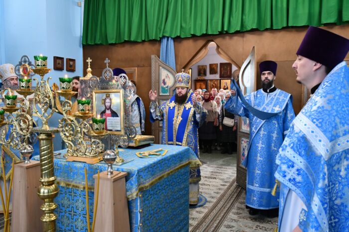 Митрополит Игнатий совершил Божественную литургию в Иверском храме города Перми