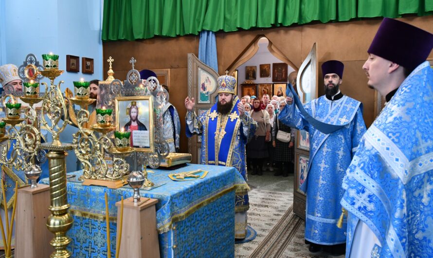Митрополит Игнатий совершил Божественную литургию в Иверском храме города Перми