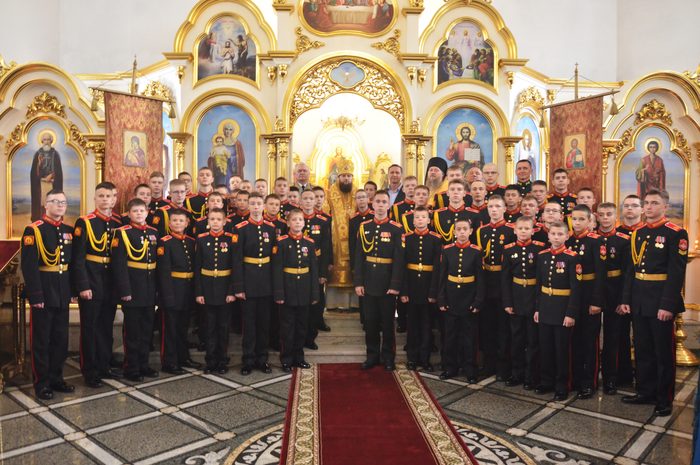 Митрополит Игнатий совершил Божественную литургию в Свято-Иннокентиевском храме пгт Звёздный