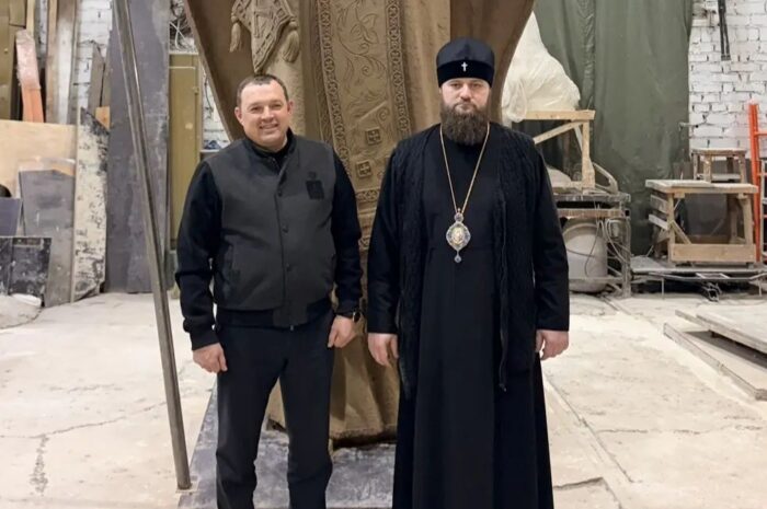 Митрополит Игнатий посетил мастерскую, где готовят будущий памятник святителю Стефану Великопермскому