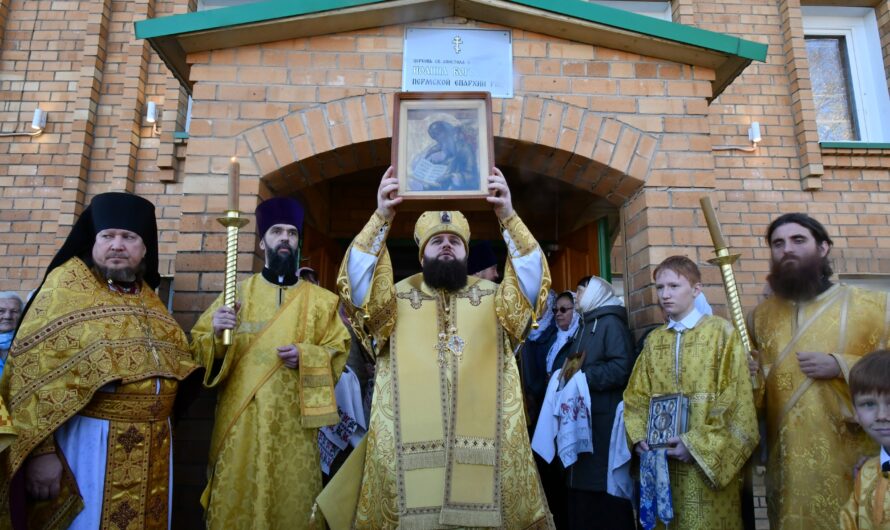 Митрополит Игнатий совершил Божественную литургию в Иоанно-Богословском храме города Добрянки