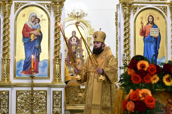 Митрополит Игнатий совершил Всенощное бдение в Свято-Троицком храме Полазны