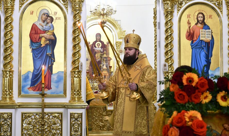 Митрополит Игнатий совершил Всенощное бдение в Свято-Троицком храме Полазны