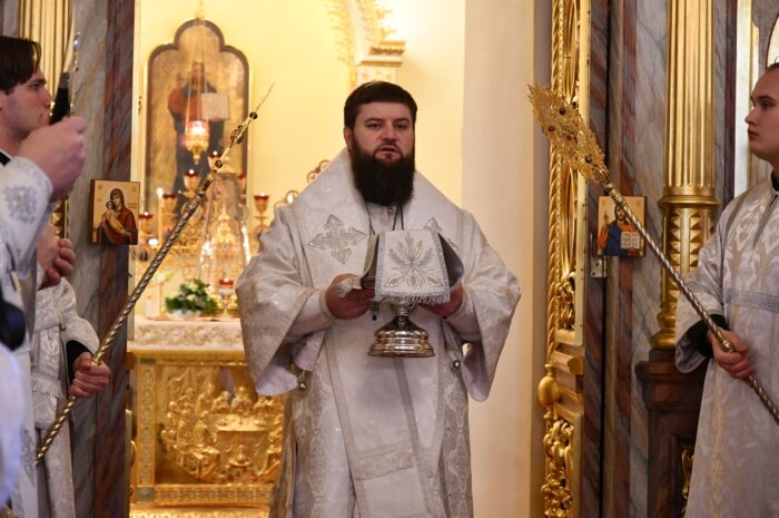 Митрополит Игнатий совершил Божественную литургию во Всехсвятском храме Перми