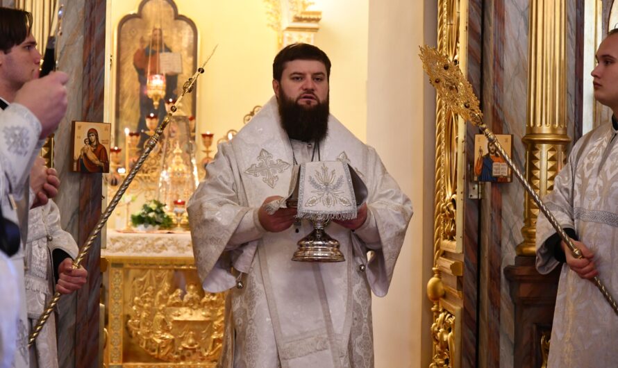 Митрополит Игнатий совершил Божественную литургию во Всехсвятском храме Перми